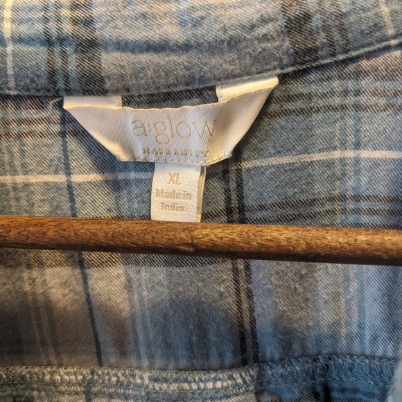 Maternity flannel long sleeve top - Picture 2 of 3